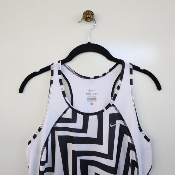 NIKE DryFit Work out Tank Top Size Medium - Picture 3 of 5